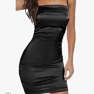 Never worn ! size medium , straps in the back they are adjustable its satin silk